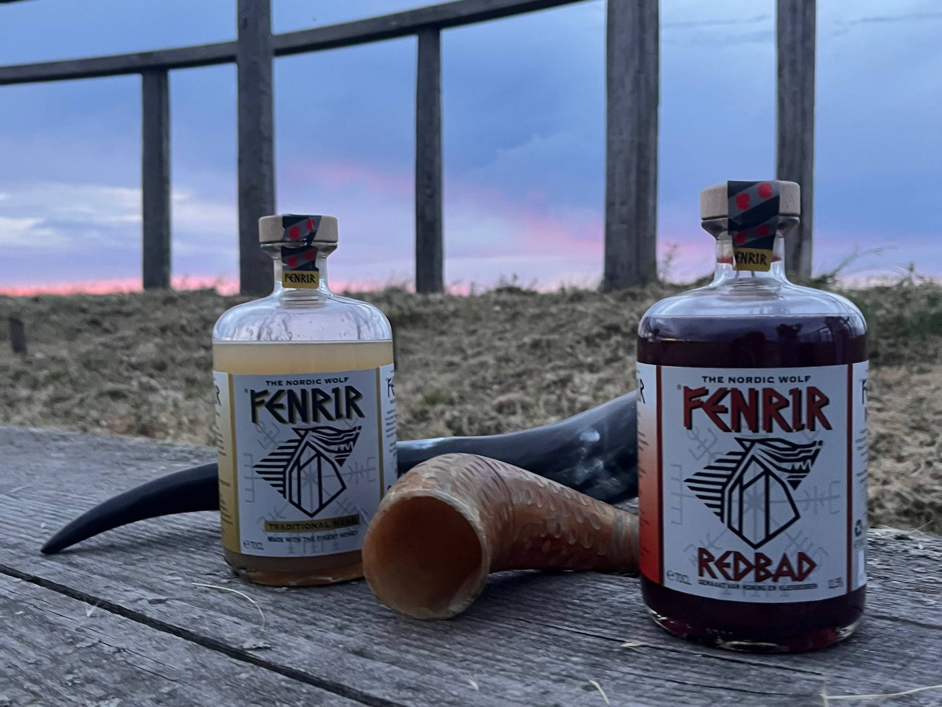 Fenrir Traditionele Mede en Redbad naast een drinkhoorn